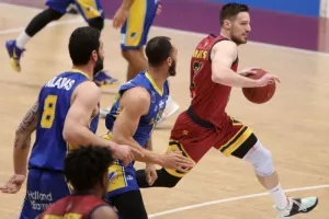 Συνέτριψε το ΑΠΟΕΛ και... έκανε το πρώτο βήμα (Φώτος)