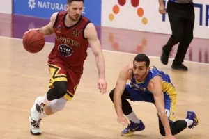 Συνέτριψε το ΑΠΟΕΛ και... έκανε το πρώτο βήμα (Φώτος)