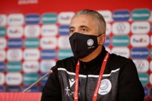 ΚΩΣΤΕΝΟΓΛΟΥ: "Πρέπει σιγά σιγά η λέξη ήττα να σβήνεται από το λεξιλόγιο μας"