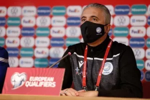 ΚΩΣΤΕΝΟΓΛΟΥ: "Πρέπει σιγά σιγά η λέξη ήττα να σβήνεται από το λεξιλόγιο μας"