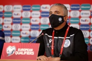 ΚΩΣΤΕΝΟΓΛΟΥ: "Πρέπει σιγά σιγά η λέξη ήττα να σβήνεται από το λεξιλόγιο μας"
