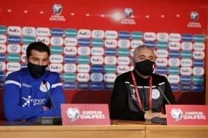 ΚΩΣΤΕΝΟΓΛΟΥ: "Πρέπει σιγά σιγά η λέξη ήττα να σβήνεται από το λεξιλόγιο μας"