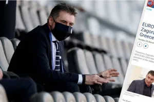 UEFA: «O ήρωας του 2004, νέος πρόεδρος της ΕΠΟ» (φώτο)