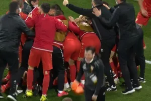 ΜΠΑΜ μέσα στην Γερμανία! (Αλλαγή ο Σπιρόφσκι)
