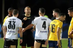 6 αγωνιστικές σε Τρουγιόλς για το φτύσιμο