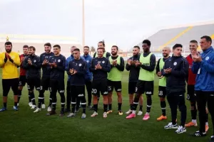 Ε -ε - Εθνικός! (φώτος)