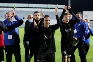 Ε -ε - Εθνικός! (φώτος)