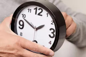 Δεν καταργείται φέτος η αλλαγή της ώρας