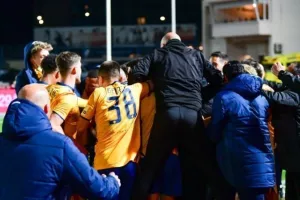 AEΛ σε παίκτες: "Βγάλτε το λιοντάρι σας!"