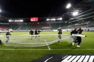 Εικοσάλεπτη καθυστέρηση στην έναρξη γιατί τα δοκάρια ήταν πιο ψηλά!! 