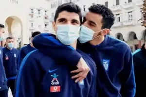 Βόλτα στο Λευκό Πύργο και αγκαλιές πριν τη μάχη με την Γεωργία