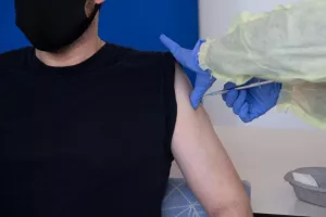 "Εκλεισαν" 6.000 ραντεβού για εμβολιασμό