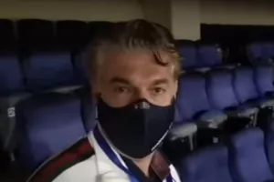 Παπασταύρου/Πόσα έμειναν έξι, εφτά;