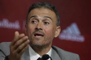 Λουίς Ενρίκε: "Να μην παραχωρήσουμε πολλές στημένες φάσεις με την Ελλάδα"
