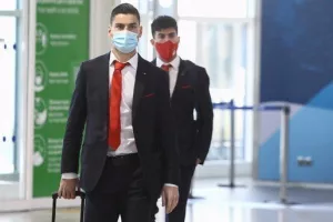 Η αναχώρηση των «ερυθρόλευκων» για το Λονδίνο (φώτος)