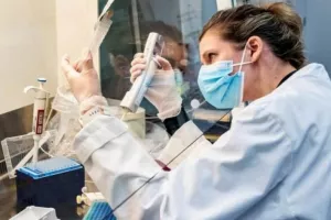 Ανησυχία για το βρετανικό στέλεχος