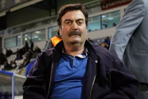 "Θα έλεγα στον Χαμπουλλά ότι τα υπονοούμενα για το πρόσωπο μου τον προσβάλλουν παρά με αγγίζουν"