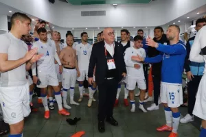 ΦΩΤΟΣ & ΒΙΝΤΕΟ/Τρελό πάρτι στα αποδυτήρια της Εθνικής