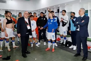 ΦΩΤΟΣ & ΒΙΝΤΕΟ/Τρελό πάρτι στα αποδυτήρια της Εθνικής