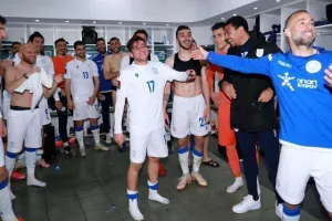 ΦΩΤΟΣ & ΒΙΝΤΕΟ/Τρελό πάρτι στα αποδυτήρια της Εθνικής