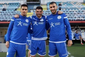 Με τους... αρφούες (του)!