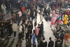 Λεμεσός: Πορεία για το καρναβάλι και "χαμός" στην πλατεία (βίντεο)
