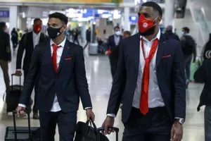 Η αναχώρηση των «ερυθρόλευκων» για το Λονδίνο (φώτος)