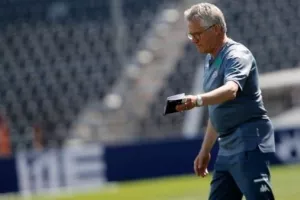 Mπόλονι: "Σε λίγο θα φέρουν διαιτητές από την Μογγολία"!
