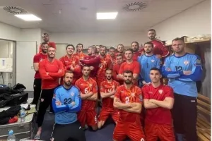 Στα αποδυτήρια μετά το "μπαμ"