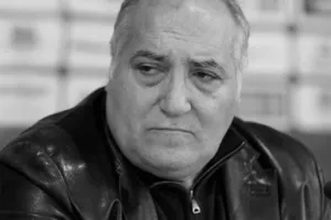"ΟΜΟΝΟΙΑ που πράσινη στα μαύρα στολισμένη..."