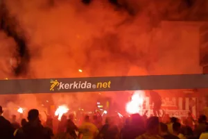 ΒΙΝΤΕΟ/ΧΑΜΟ οι Απολλωνίστες στο κέντρο! (UPD)