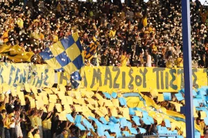 Αντίδραση από ΘΥΡΑ 3