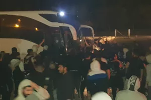 "ΝΤΟΥ" στο λεωφορείο: "Aντε γεια, πρωτάθλημα ξανά..."(φώτος/βίντεο)