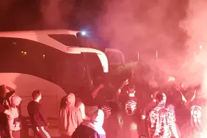 "ΝΤΟΥ" στο λεωφορείο: "Aντε γεια, πρωτάθλημα ξανά..."(φώτος/βίντεο)