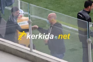 ΦΩΤΟΣ/Χαλαρός με καφεδάκι ο πρόεδρος