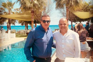 Δίδυμο (πρωταθλητών) με ωραίο φόντο! 