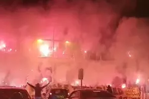 ΧΑΜΟ στον Παραλιακό οι ΑΕΛίστες (βίντεο/φώτος)