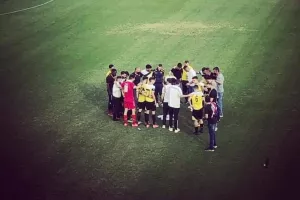 "Όσοι κρύβεστε πίσω από τα φώτα και τις κουρτίνες προσέχετε..."