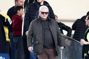 «Είστε ξεφτίλες, το καλοκαίρι θα αλλάξουν όλα!»