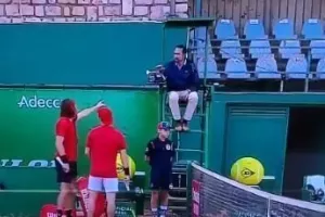 (ΒΙΝΤΕΟ) Τσιτσιπάς σε διαιτητή: "Είσαι ντροπή. Να γυρίσεις εκεί όπου ανήκεις!"