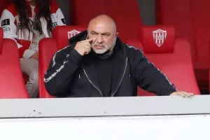 Φανιέρος... με ωραία παρέα (φώτο)