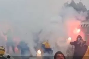 (ΒΙΝΤΕΟ-ΣΥ.Φ.ΑΕΛ) Ο... χαμός πριν την "ΑΡΕΝΑ"