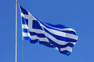 Άγνωστοι κατέβασαν και έκαψαν Ελληνική σημαία στην Πύλα