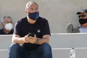 Εκεί... ο πρόεδρος