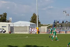 Έριξε... τριάρα στην Αναγέννηση (φώτος)