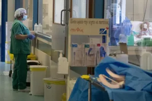 Τρείς θάνατοι, 611 νέα περιστατικά