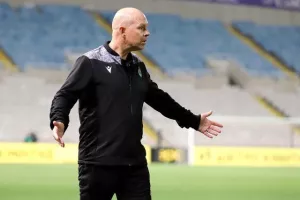 Της το (ξανα)γύρισε και βλέπει... τίτλο! (Φώτος)