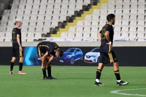 Της το (ξανα)γύρισε και βλέπει... τίτλο! (Φώτος)