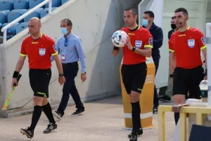 Της το (ξανα)γύρισε και βλέπει... τίτλο! (Φώτος)