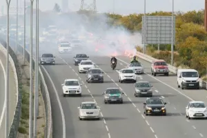 ΦΩΤΟΣ/Ομονοιάτες και λεωφορείο στο highway